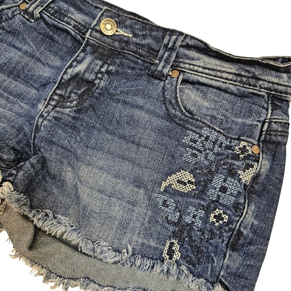 SHYANNE‎ Shyanne Embroidered Denim Micro Shorts Size 28 Frayed Hem Low Rise - Picture 3 of 8